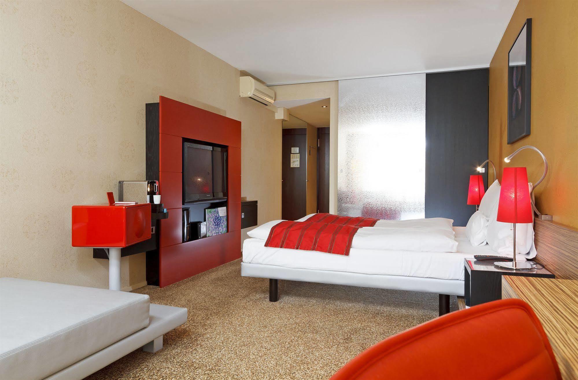 Post Hotel เวกกิส ภายนอก รูปภาพ
